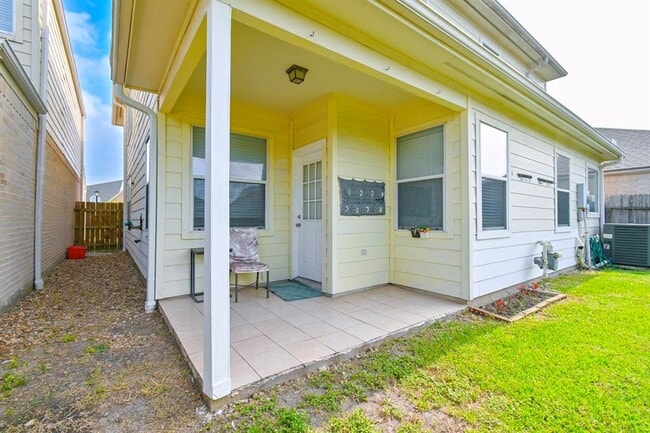 Building Photo - 13330 Vineyard Falls Dr
