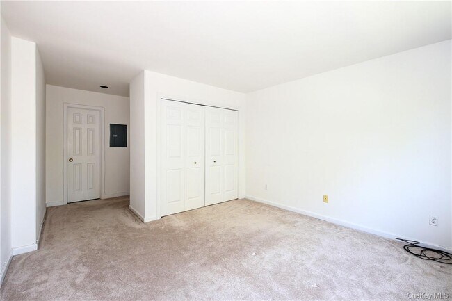 Building Photo - 599 Midland Ave