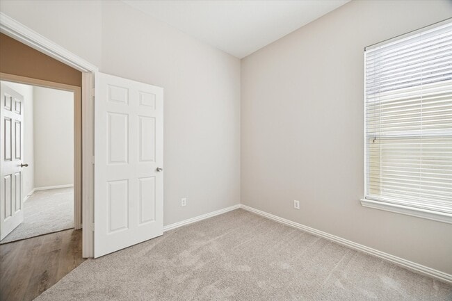 Building Photo - 2915 Crescent Oaks Park Ln