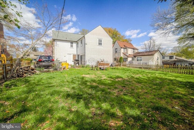 Building Photo - 128 Henley Rd