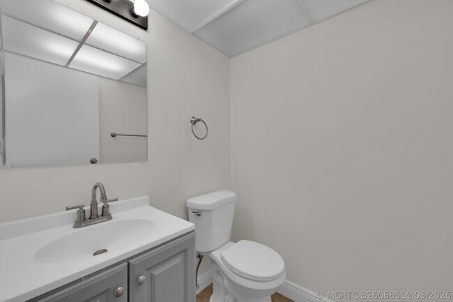 Building Photo - 146 Saxony D