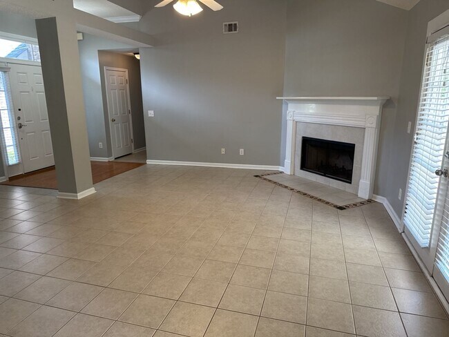 Building Photo - 93 Nelson Dr