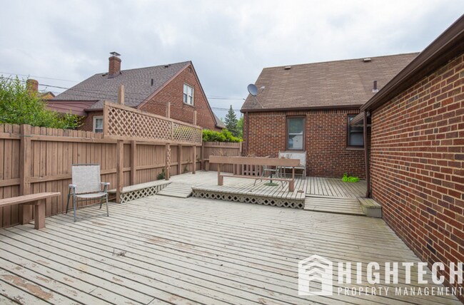 Building Photo - 3 bedroom/1 bath! PARMA!!