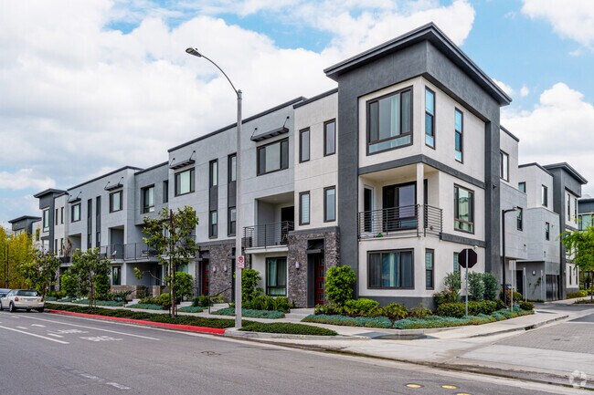 17821 Gillette Ave - Lux