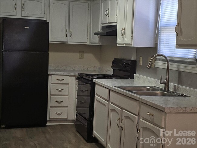 Building Photo - 5323 Chestnut Lake Dr