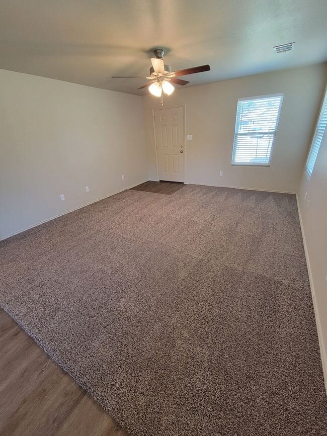 Building Photo - Bryan -3 bedroom / 2 bath / 2 car garage / Large fenced in back yard.