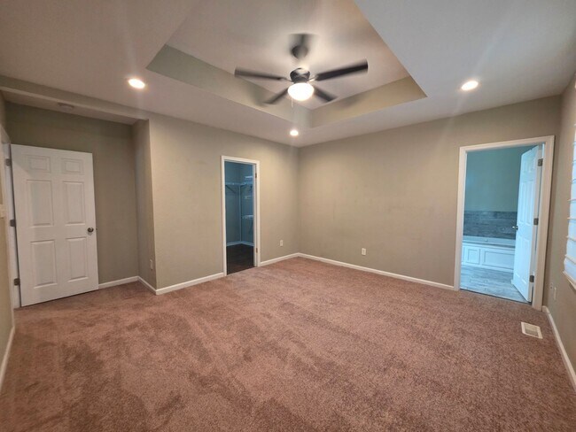 Building Photo - 212 Elm Ave