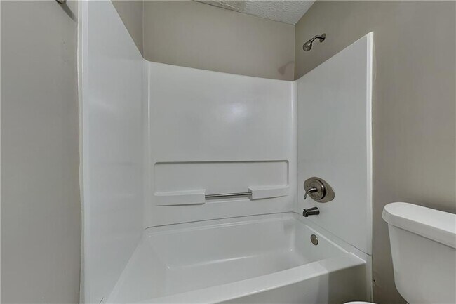 Building Photo - 5450 Princeton Oaks Dr