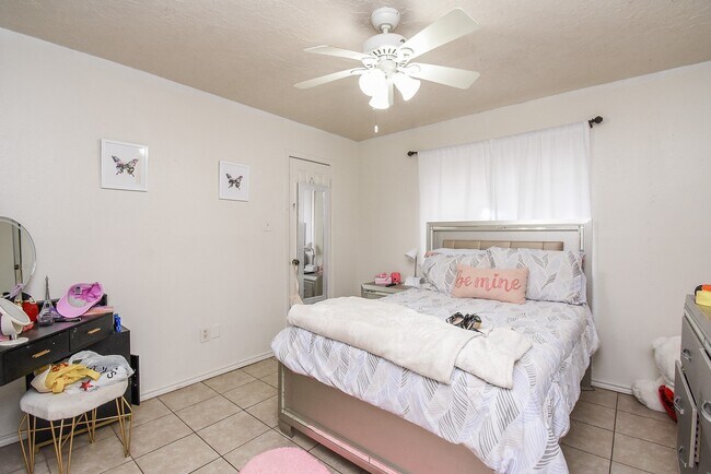 Building Photo - 12106 Pecan Meadow Dr