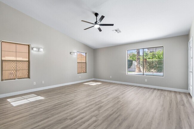 Building Photo - Gorgeous Everything you Need 4Bedroom plus Den Chandler Home!