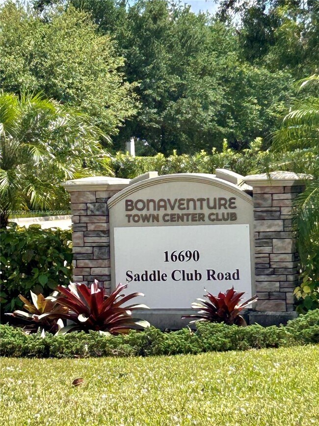 Building Photo - 215 Lakeview Dr