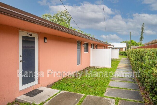 Building Photo - 5918 Pierce St