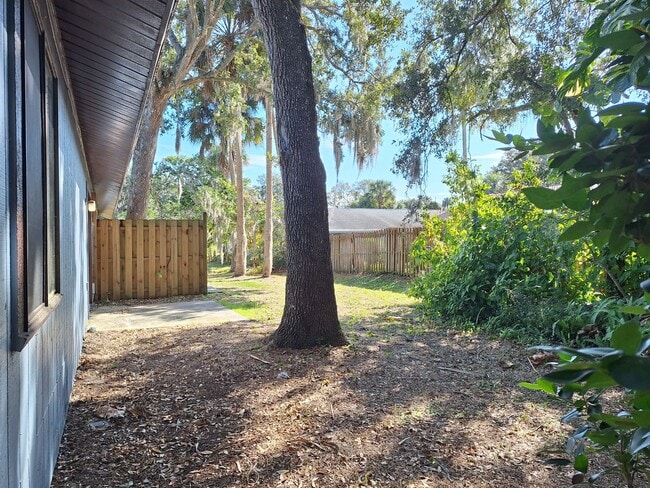 Building Photo - 2BR 2BA 1 CAR GARAGE DUPLEX