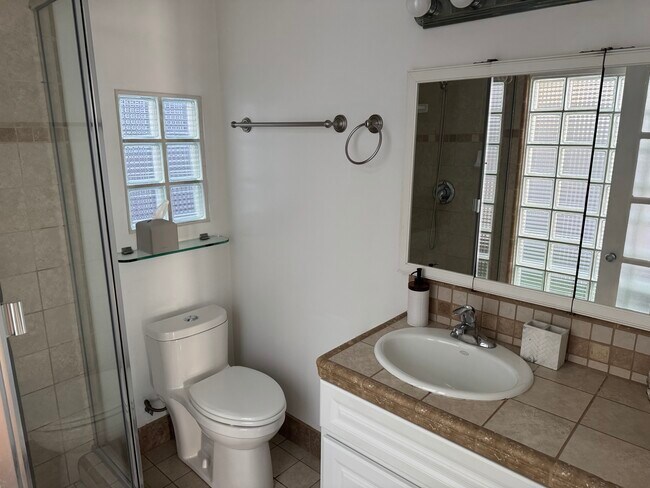 Building Photo - 468 27th St