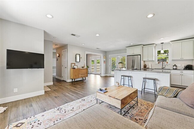 Building Photo - 2313 Aldford Dr