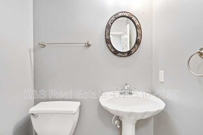 Building Photo - 2711 Canterbury Dr