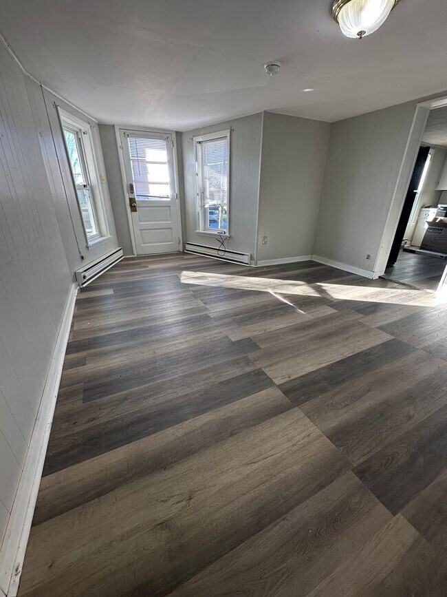 Building Photo - 127 Schoolhouse Rd