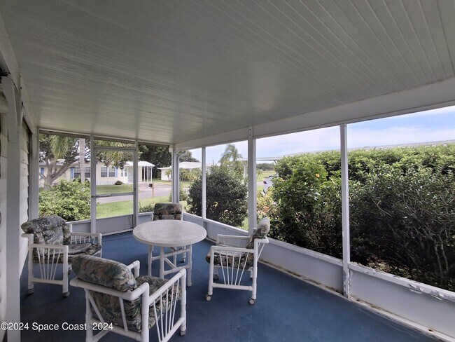 Building Photo - 909 Sequoia St