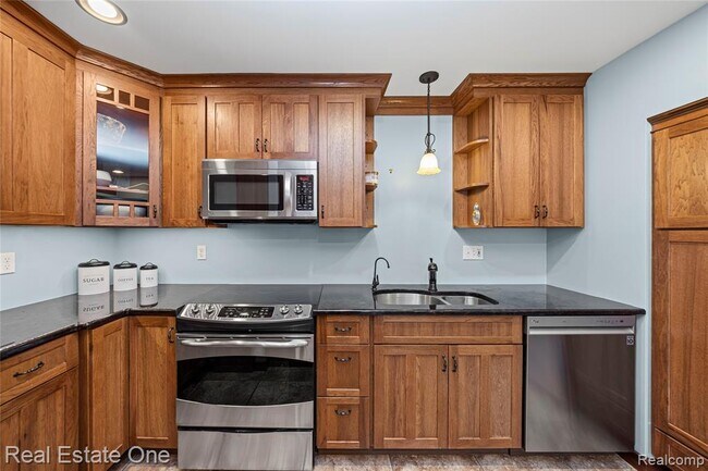 Building Photo - 2739 Lakeridge Ave