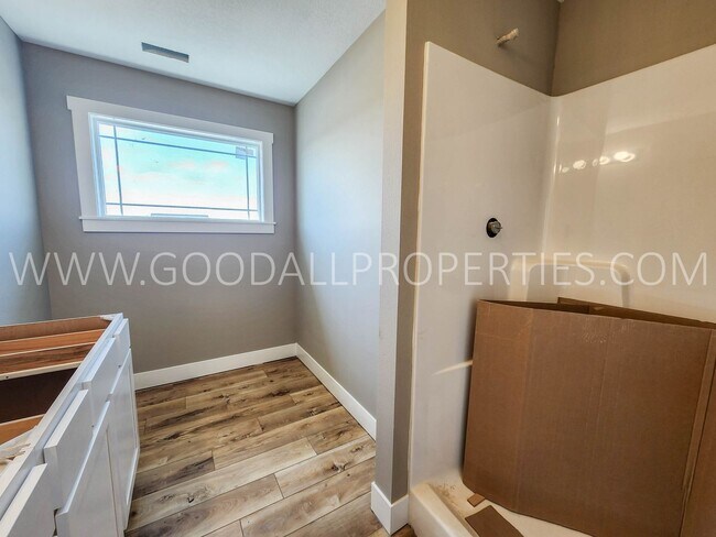 Building Photo - 6-Bedroom, 4-Bath Home in Waukee with Finished Basement & 3-Car Garage