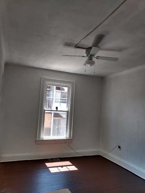 Building Photo - 1632 Virginia St E