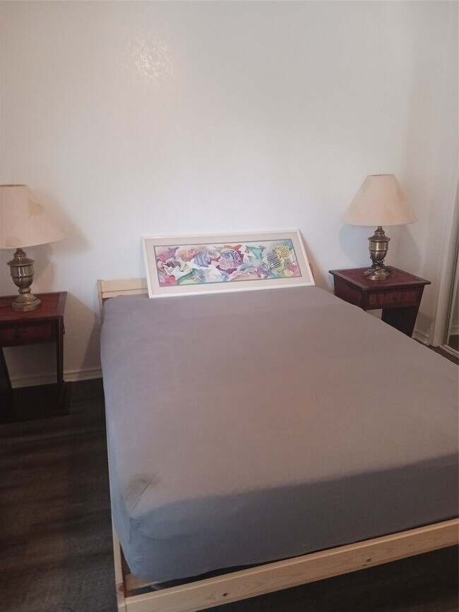 Building Photo - 921 Marine Dr