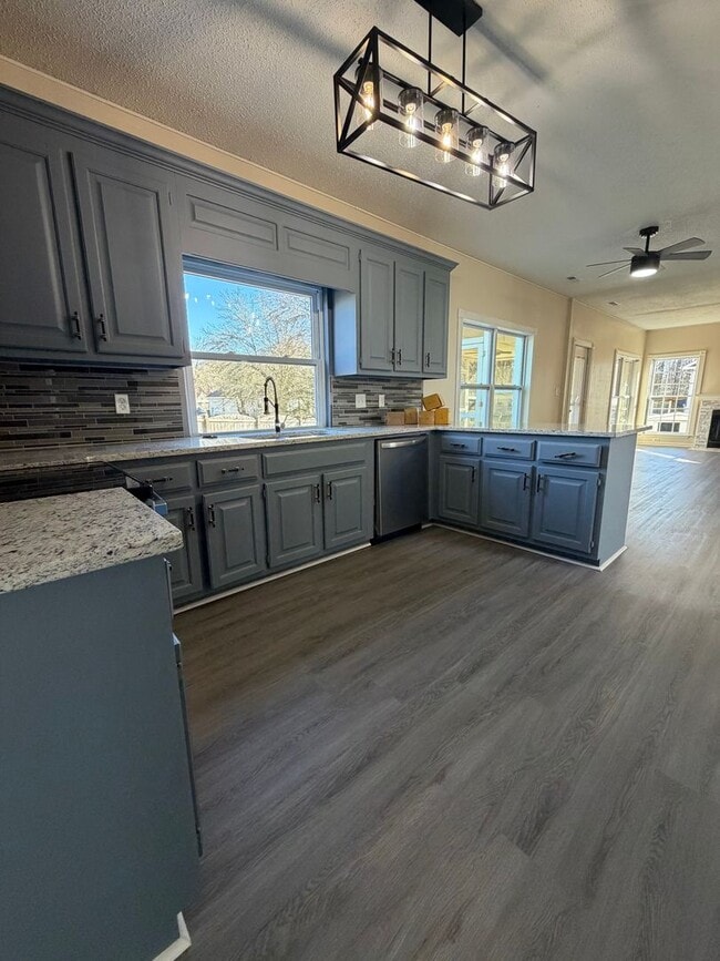 Building Photo - 3 bed | 2.5 bath | 2,630 sq ft