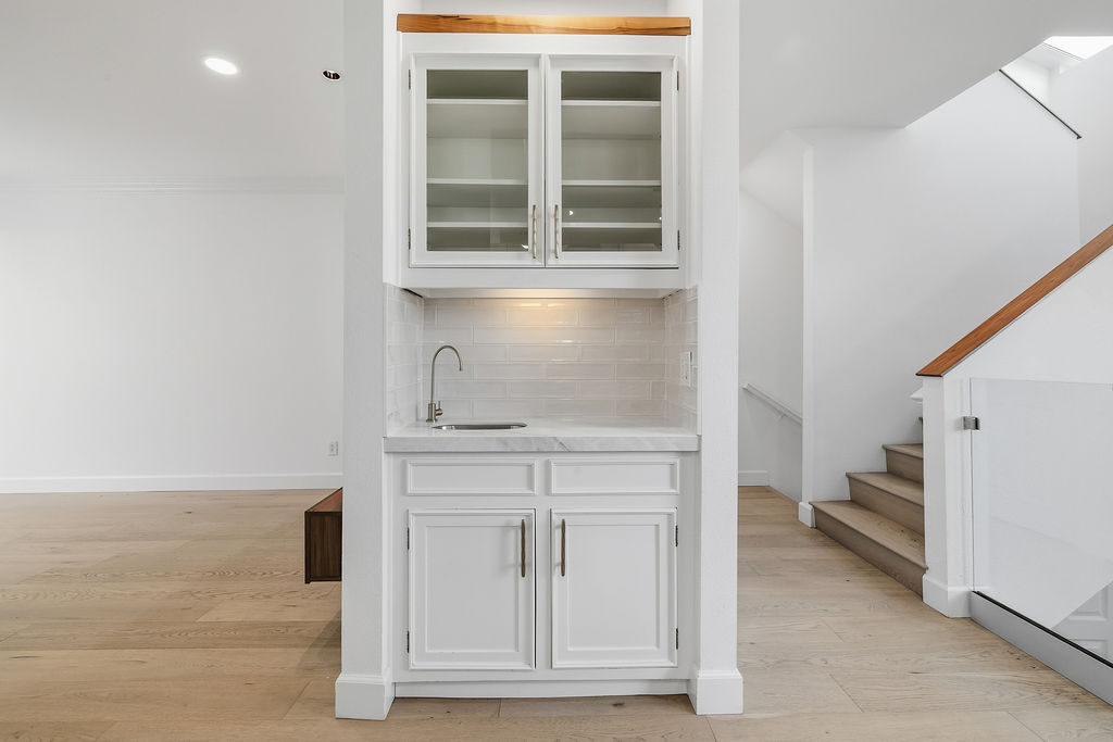 Building Photo - 501 Herondo St