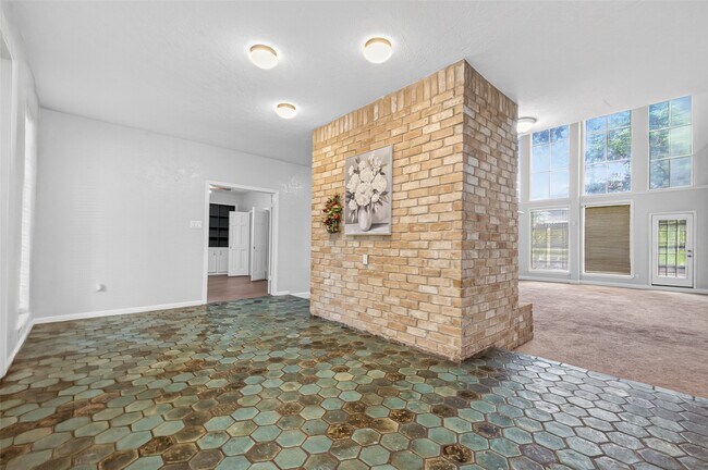 Building Photo - 8103 Oak Moss Dr