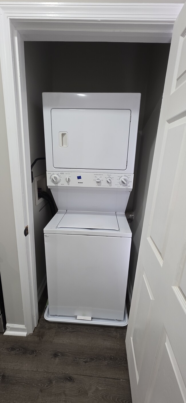 Building Photo - 512 N Curley St