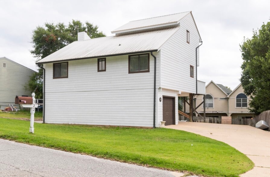 Building Photo - 322 Summit Dr