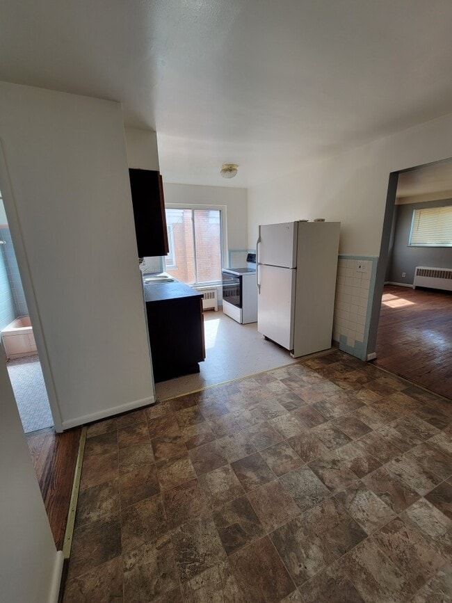 Building Photo - 2722 Montana Ave