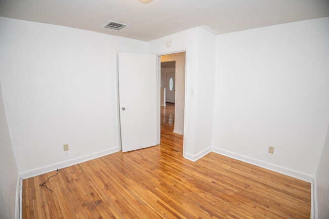 Building Photo - 121 Bolton Dr