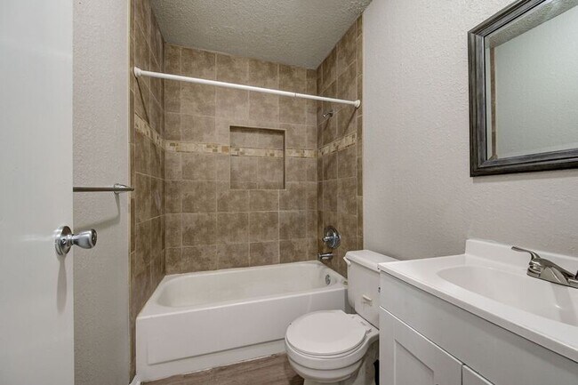 Building Photo - 313 Belmont Dr