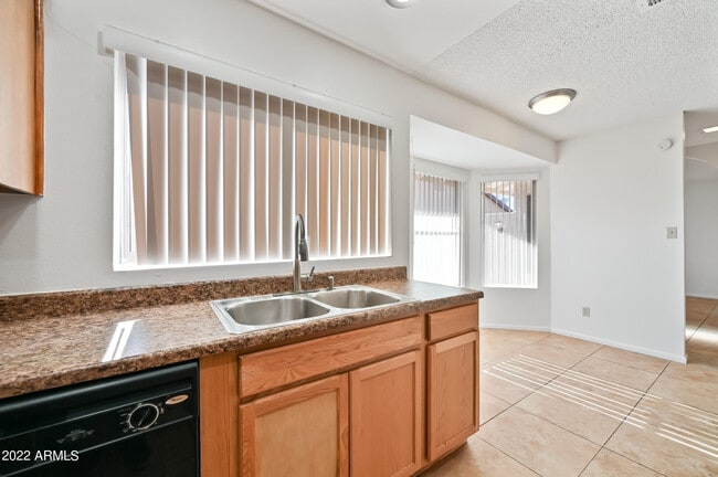 Building Photo - 2602 W Winchcomb Dr