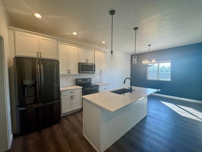 Building Photo - ** SECURITY DEPOSIT SPECIAL** 5 bedroom 3 bath in SW Lincoln