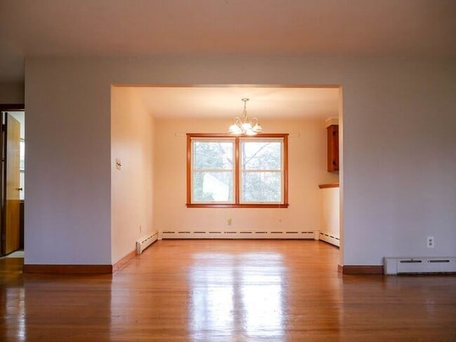 Building Photo - 4 Sunhill Dr