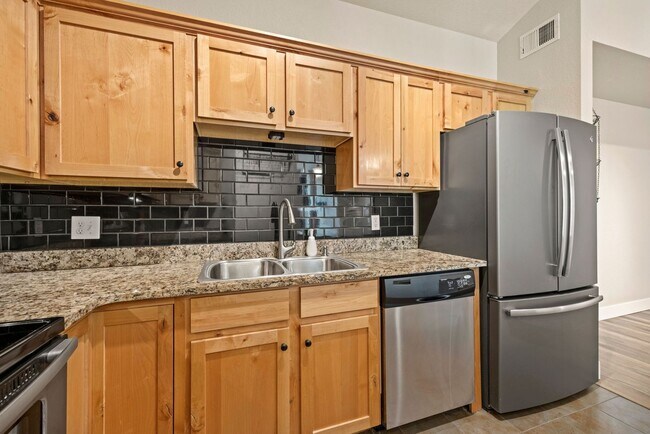Building Photo - Bright 2 Bed, 2 Bath Condo in Fort Collins!!