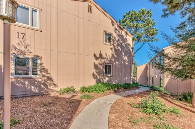 Building Photo - Ground Floor Condo at Footprints on the Bay