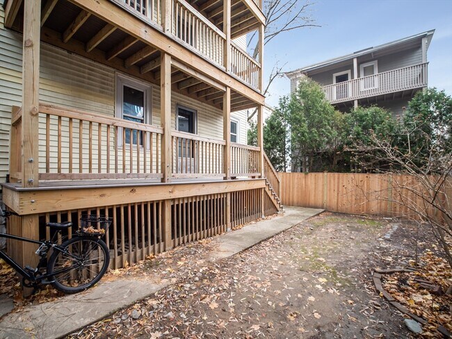 Building Photo - 354 Beacon St