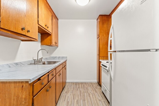 Building Photo - 2674 Parker Ave