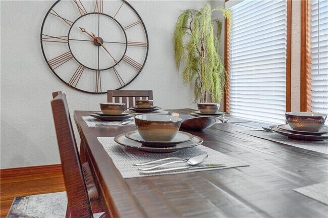 Building Photo - 6 Connie Ln