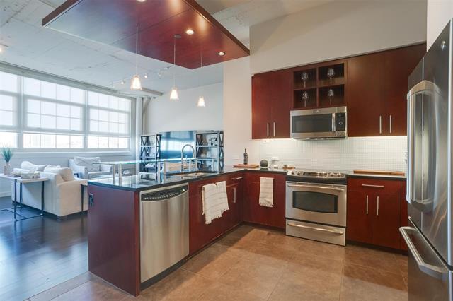 Building Photo - 2600 W 7th St