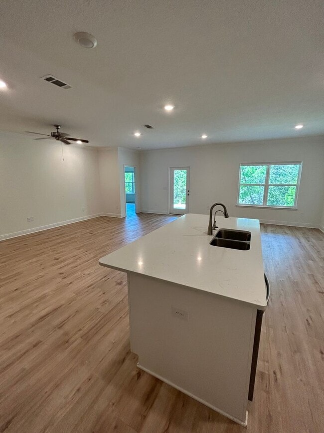 Building Photo - Beautiful 4 Bedroom Home in Point Washington!