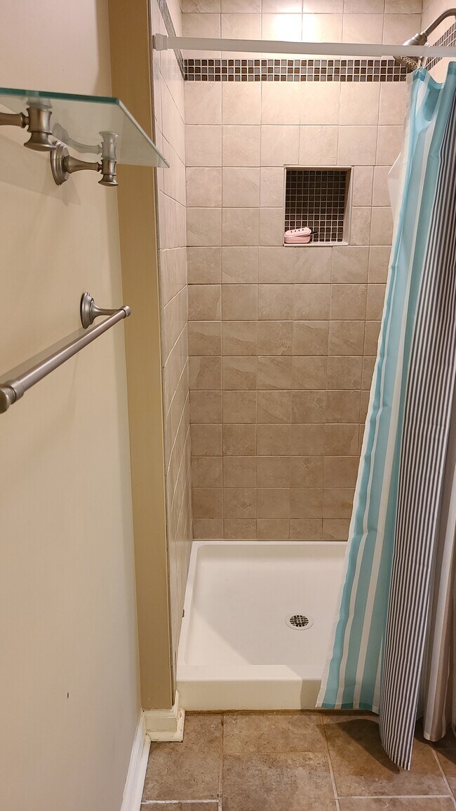 Building Photo - 406 Old Towne Rd