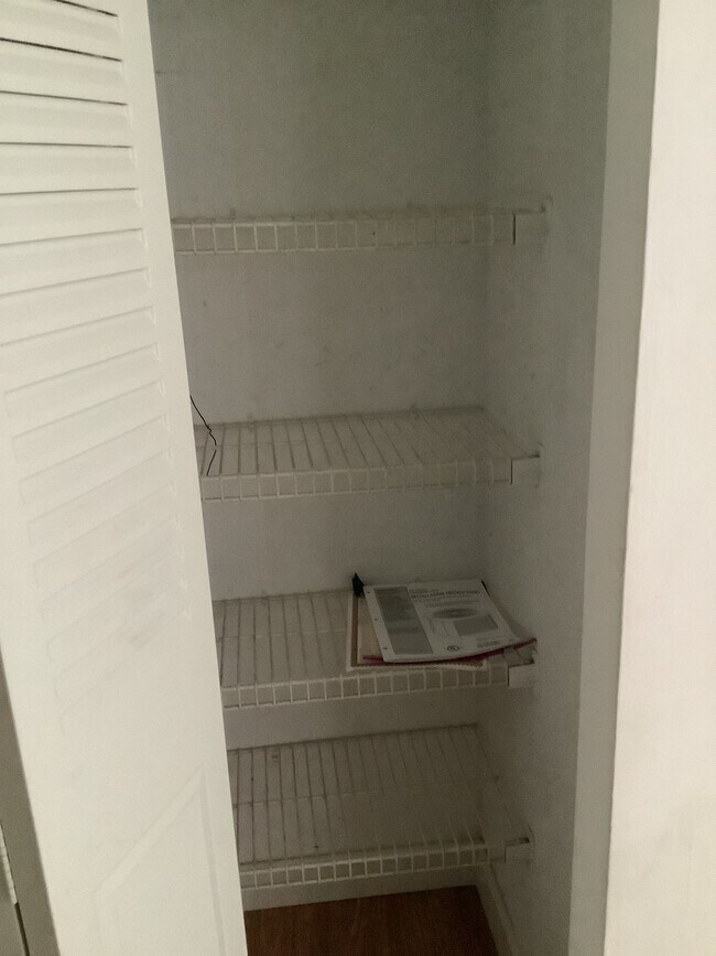 Building Photo - 1800 N Lauderdale Ave