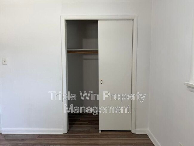 Building Photo - 6801 Knoll Ave