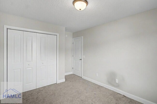 Building Photo - 547 Fairview Cir