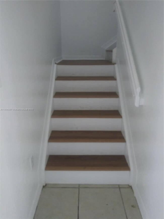 Building Photo - 638 E Mowry Ct