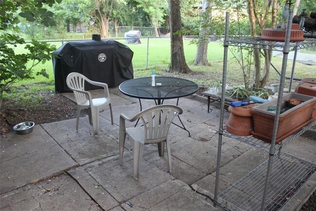 Building Photo - 611 Clifford Dr